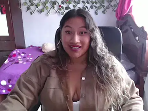 Snapshot of EmilyLove1014 chatting on December 2024 07:54:02 PM EmilyLove1014 online show from December 2024 07:54:02 PM