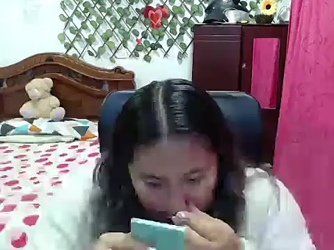 Snapshot of EmilyLove1014 chatting on December 2024 10:25:02 PM EmilyLove1014 online show from December 2024 10:25:02 PM