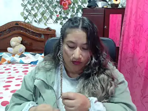 Snapshot of EmilyLove1014 chatting on December 2024 09:51:01 PM EmilyLove1014 online show from December 2024 09:51:01 PM