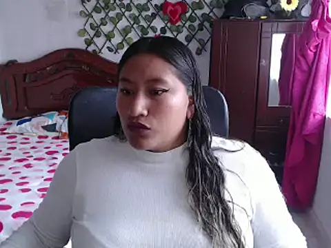 Snapshot of EmilyLove1014 chatting on December 2024 08:49:01 PM EmilyLove1014 online show from December 2024 08:49:01 PM