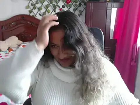 Snapshot of EmilyLove1014 chatting on December 2024 08:47:01 PM EmilyLove1014 online show from December 2024 08:47:01 PM