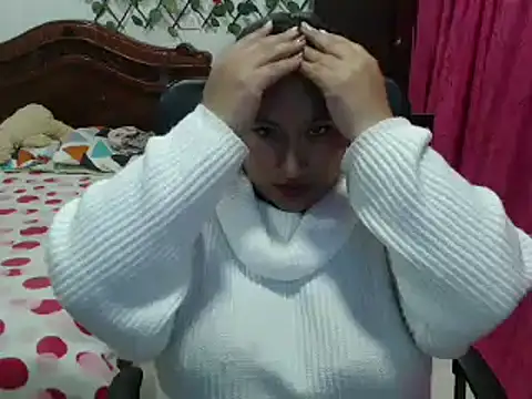 Snapshot of EmilyLove1014 chatting on December 2024 04:38:01 AM EmilyLove1014 online show from December 2024 04:38:01 AM