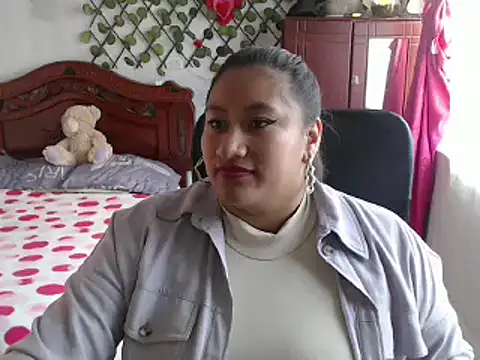 Snapshot of EmilyLove1014 chatting on January 2025 07:18:02 PM EmilyLove1014 online show from January 2025 07:18:02 PM