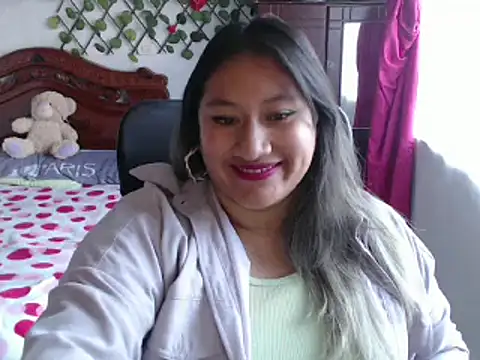 Snapshot of EmilyLove1014 chatting on January 2025 09:51:01 PM EmilyLove1014 online show from January 2025 09:51:01 PM