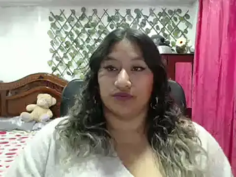 Snapshot of EmilyLove1014 chatting on January 2025 10:45:02 PM EmilyLove1014 online show from January 2025 10:45:02 PM