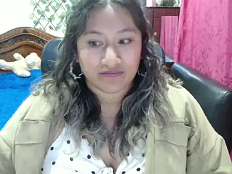 Snapshot of EmilyLove1014 chatting on February 2025 02:28:02 AM EmilyLove1014 online show from February 2025 02:28:02 AM