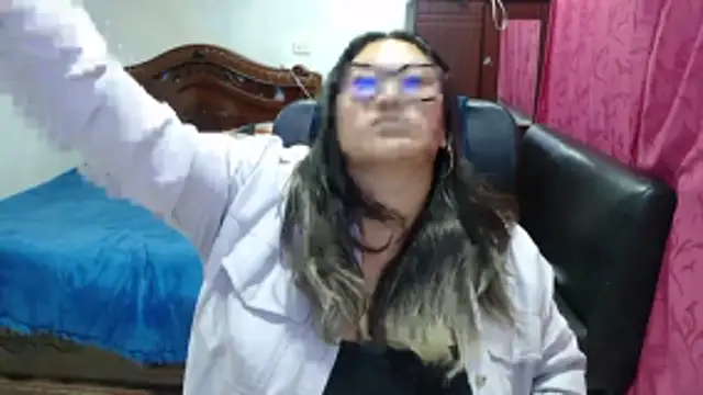 Snapshot of EmilyLove1014 chatting on November 2025 04:26:02 AM EmilyLove1014 online show from November 2025 04:26:02 AM