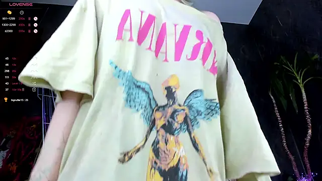 Snapshot of little_grinch666 chatting on January 2025 08:59:02 PM little grinch666 online show from January 2025 08:59:02 PM