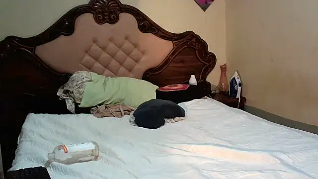 Snapshot of HOTBIGMELONSxx chatting on September 2025 06:13:02 PM HOTBIGMELONSxx online show from September 2025 06:13:02 PM