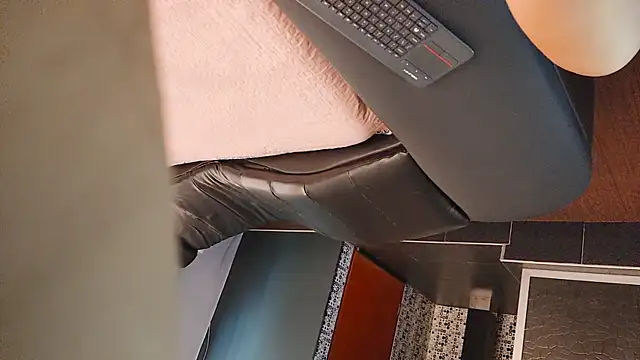 Snapshot of Alaia_sam chatting on November 2025 03:34:02 PM Alaia sam online show from November 2025 03:34:02 PM