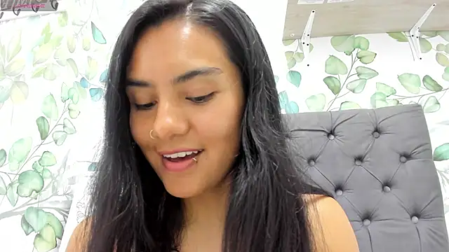 atilanadiaz7 online show from December 2025 07:53:02 PM