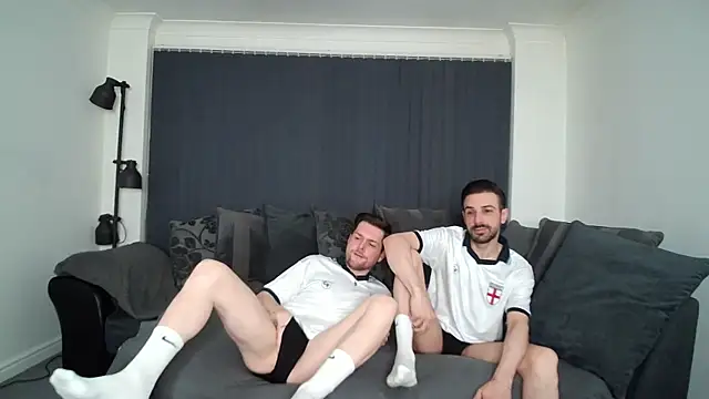 Snapshot of twotwinkhusbandss chatting on October 2025 10:32:02 PM twotwinkhusbandss online show from October 2025 10:32:02 PM