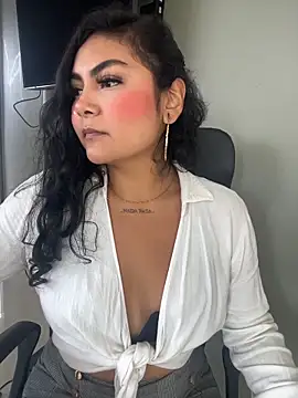 Juli Walker online show from May 2026 02:35:02 PM