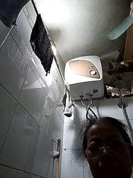 Hotestlove online show from December 2025 02:30:02 AM