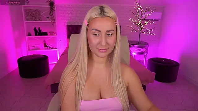 Snapshot of LiaBrazzerr chatting on May 2026 02:11:01 PM LiaBrazzerr online show from May 2026 02:11:01 PM
