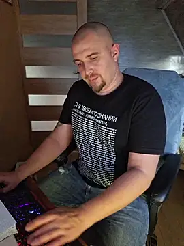 Foxyshaved online show from November 2025 12:37:02 PM