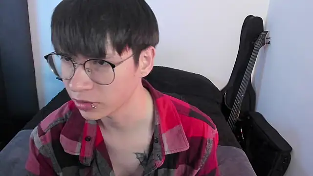 Snapshot of Aventure_Twinks chatting on June 2026 05:12:01 AM Aventure Twinks online show from June 2026 05:12:01 AM