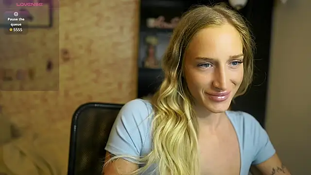 Nicolette  Shea  online show from October 2025 01:34:01 PM