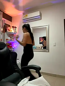 Snapshot of ZarahEvans chatting on October 2025 03:23:02 PM ZarahEvans online show from October 2025 03:23:02 PM