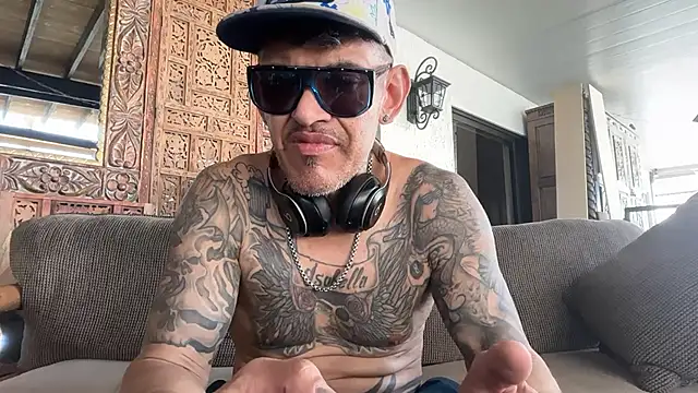 RoodoggXL online show from February 2026 09:33:02 PM