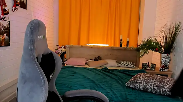 Snapshot of KimberlyMaran chatting on December 2024 04:40:02 PM KimberlyMaran online show from December 2024 04:40:02 PM