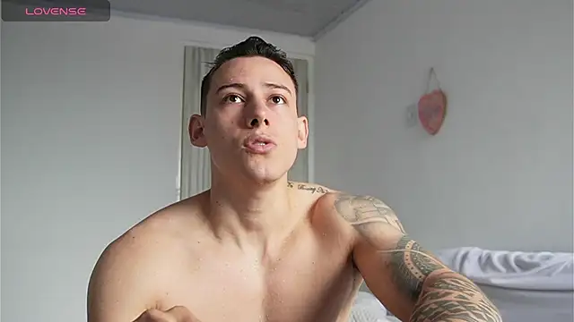 Snapshot of Muscle_King_Cum chatting on April 2026 01:28:02 PM Muscle King Cum online show from April 2026 01:28:02 PM