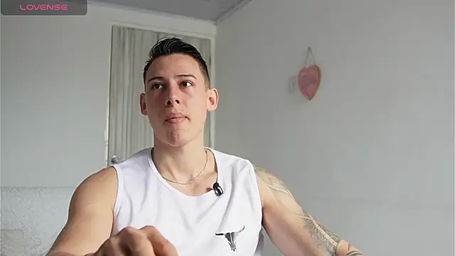 Snapshot of Muscle_King_Cum chatting on April 2026 01:16:02 PM Muscle King Cum online show from April 2026 01:16:02 PM