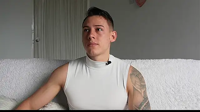 Snapshot of Muscle_King_Cum chatting on May 2026 02:45:01 PM Muscle King Cum online show from May 2026 02:45:01 PM