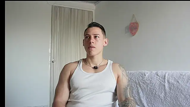 Snapshot of Muscle_King_Cum chatting on May 2026 01:41:01 PM Muscle King Cum online show from May 2026 01:41:01 PM