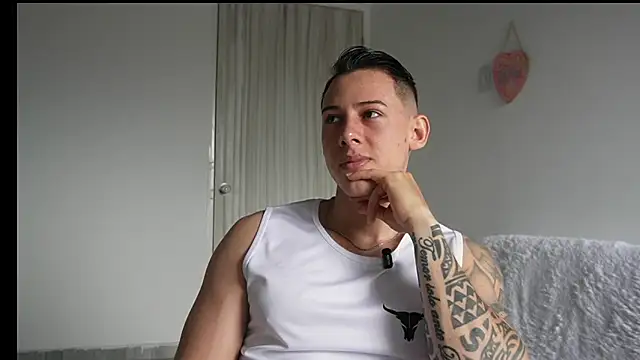 Snapshot of Muscle_King_Cum chatting on May 2026 01:19:01 PM Muscle King Cum online show from May 2026 01:19:01 PM