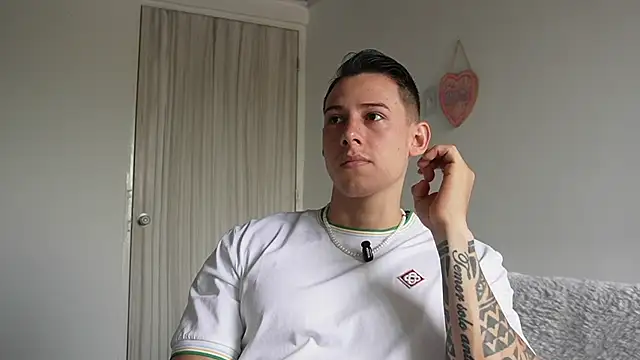 Snapshot of Muscle_King_Cum chatting on May 2026 02:56:01 PM Muscle King Cum online show from May 2026 02:56:01 PM