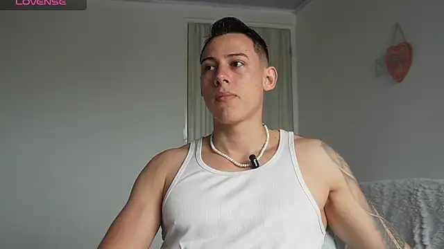Snapshot of Muscle_King_Cum chatting on May 2026 02:02:01 PM Muscle King Cum online show from May 2026 02:02:01 PM