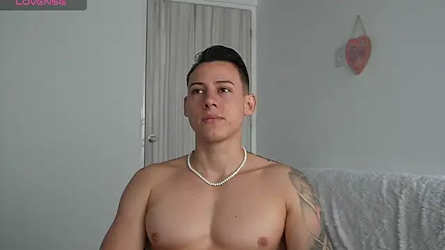 Snapshot of Muscle_King_Cum chatting on May 2026 01:50:02 PM Muscle King Cum online show from May 2026 01:50:02 PM
