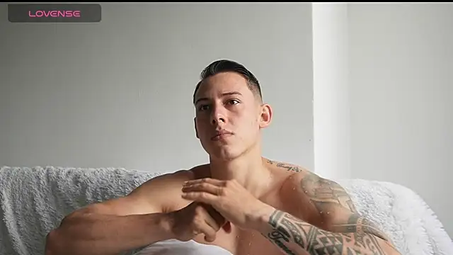Snapshot of Muscle_King_Cum chatting on May 2026 01:53:01 PM Muscle King Cum online show from May 2026 01:53:01 PM