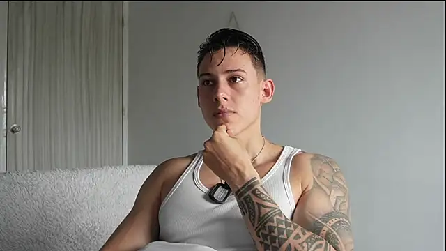 Snapshot of Muscle_King_Cum chatting on June 2026 02:03:02 PM Muscle King Cum online show from June 2026 02:03:02 PM