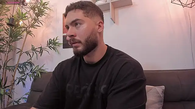 Snapshot of SebastianVilla_ chatting on November 2025 12:35:01 AM SebastianVilla online show from November 2025 12:35:01 AM