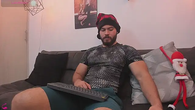 Snapshot of SebastianVilla_ chatting on December 2025 10:59:02 PM SebastianVilla online show from December 2025 10:59:02 PM