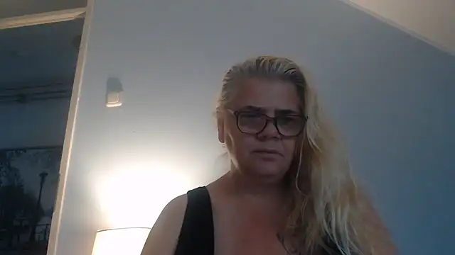 Snapshot of hotladymoon chatting on July 2026 08:54:01 AM hotladymoon online show from July 2026 08:54:01 AM