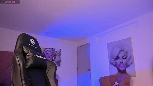 Marily Daniela  online show from April 2026 10:52:01 PM