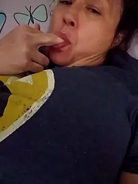 Snapshot of sweetkitty111 chatting on January 2025 10:37:01 PM sweetkitty111 online show from January 2025 10:37:01 PM