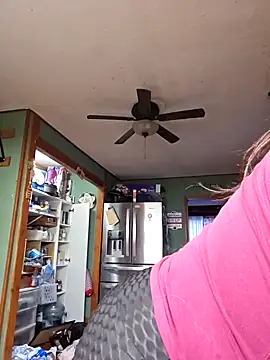 Snapshot of sweetkitty111 chatting on January 2025 10:15:02 PM sweetkitty111 online show from January 2025 10:15:02 PM