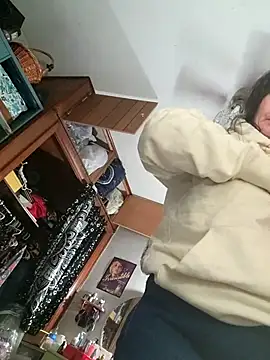 Snapshot of sweetkitty111 chatting on February 2025 09:27:02 PM sweetkitty111 online show from February 2025 09:27:02 PM