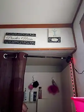 Snapshot of sweetkitty111 chatting on October 2025 05:42:01 PM sweetkitty111 online show from October 2025 05:42:01 PM