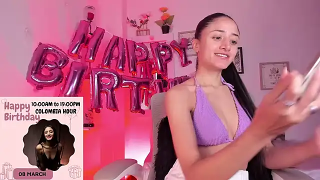 Snapshot of _Caroliinee_ chatting on March 2025 03:02:02 PM Caroliinee online show from March 2025 03:02:02 PM