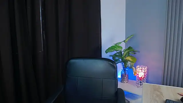 Snapshot of AllieEvans chatting on February 2025 09:26:02 PM AllieEvans online show from February 2025 09:26:02 PM