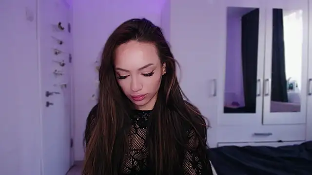 Snapshot of KaylaLaine chatting on November 2025 06:37:02 AM KaylaLaine online show from November 2025 06:37:02 AM