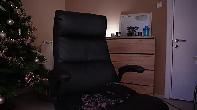 Snapshot of KaylaLaine chatting on December 2025 07:14:02 AM KaylaLaine online show from December 2025 07:14:02 AM