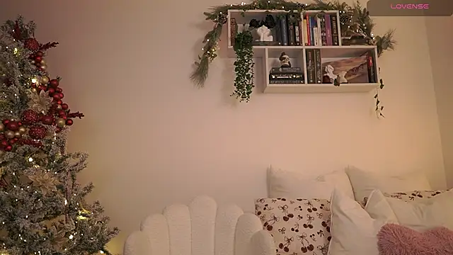 Snapshot of EmilyxRose_- chatting on December 2024 07:32:02 PM EmilyxRose - online show from December 2024 07:32:02 PM