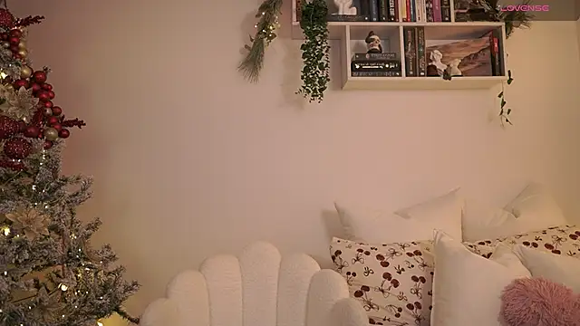 Snapshot of EmilyxRose_- chatting on December 2024 07:15:02 PM EmilyxRose - online show from December 2024 07:15:02 PM