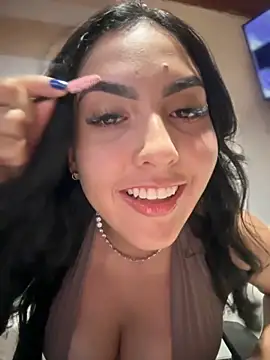 Snapshot of MarianaBenz chatting on October 2025 11:17:01 PM MarianaBenz online show from October 2025 11:17:01 PM